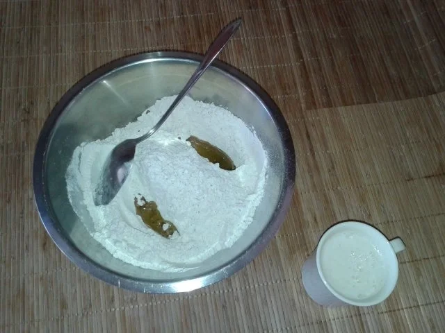 Fladenbrot mit Oliven und Speck. [oder Salami] - Rezept