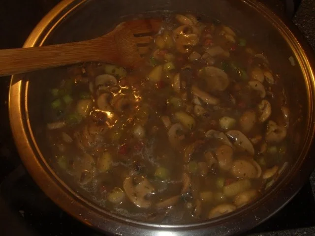 Champignon-Wein Soße auf Pasta tricolor - Rezept - Bild Nr. 4