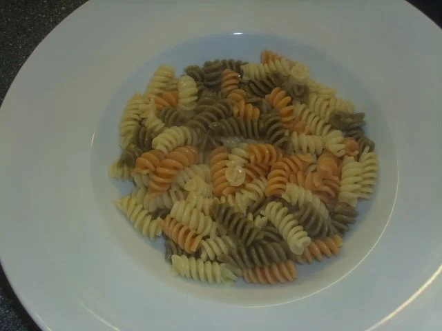 Champignon-Wein Soße auf Pasta tricolor - Rezept - Bild Nr. 5