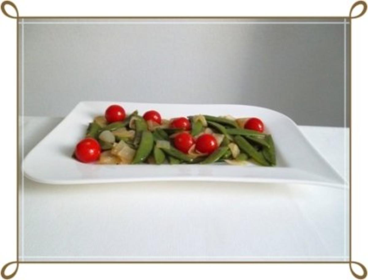 Schmackhafter Salat aus jungen Erbsenschoten, Cherry Rispentomaten und Zwiebel - Rezept - Bild Nr. 14