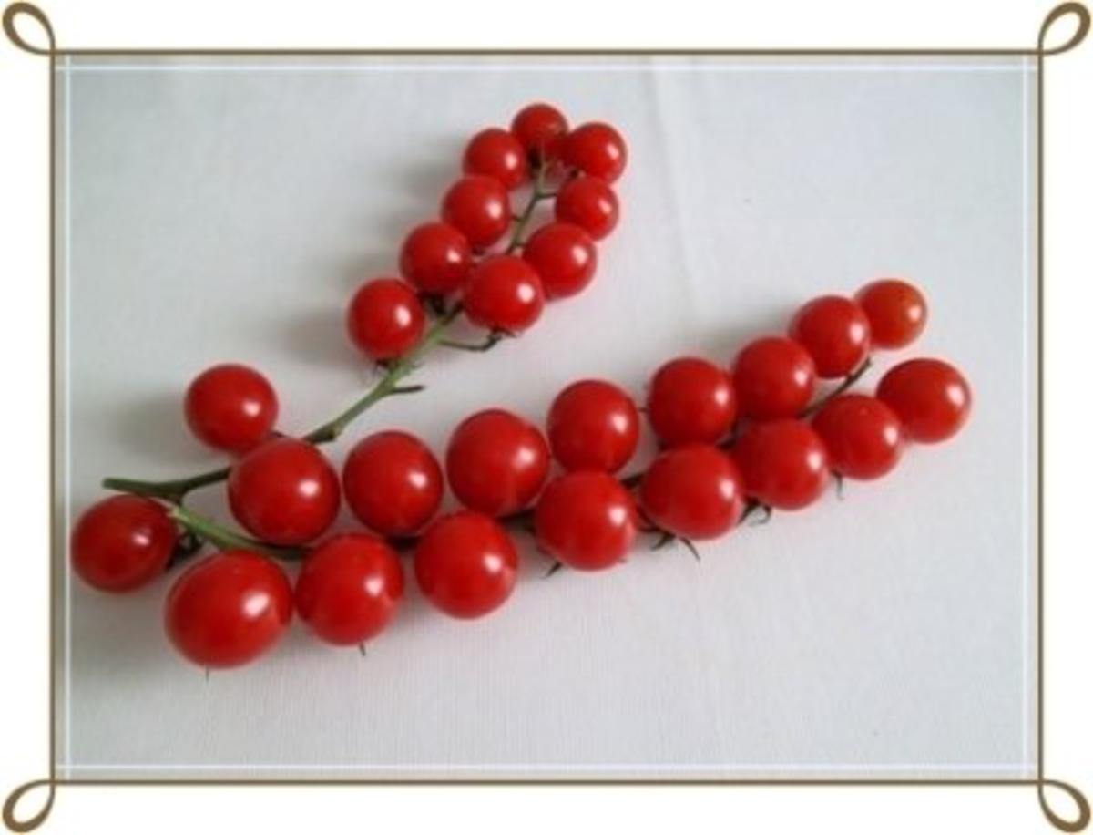 Schmackhafter Salat aus jungen Erbsenschoten, Cherry Rispentomaten und Zwiebel - Rezept - Bild Nr. 3