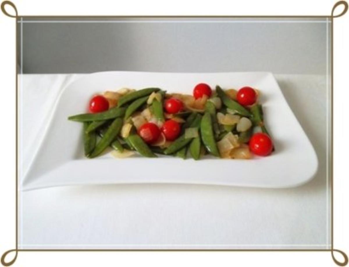 Schmackhafter Salat aus jungen Erbsenschoten, Cherry Rispentomaten und Zwiebel - Rezept - Bild Nr. 15