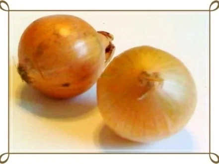 Schmackhafter Salat aus jungen Erbsenschoten, Cherry Rispentomaten und Zwiebel - Rezept - Bild Nr. 4