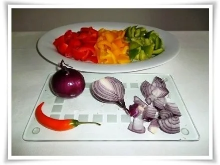 Lachssteaks mit Rosmarinkartoffeln und Paprikagulasch dazu. - Rezept - Bild Nr. 4