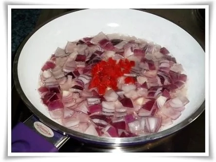 Lachssteaks mit Rosmarinkartoffeln und Paprikagulasch dazu. - Rezept - Bild Nr. 6