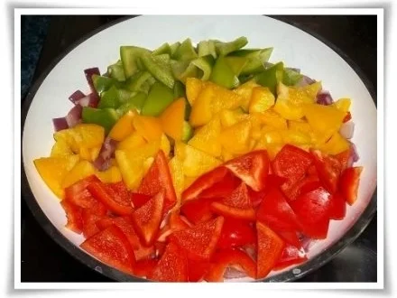 Lachssteaks mit Rosmarinkartoffeln und Paprikagulasch dazu. - Rezept - Bild Nr. 7