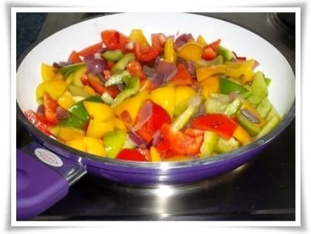 Lachssteaks mit Rosmarinkartoffeln und Paprikagulasch dazu. - Rezept - Bild Nr. 8