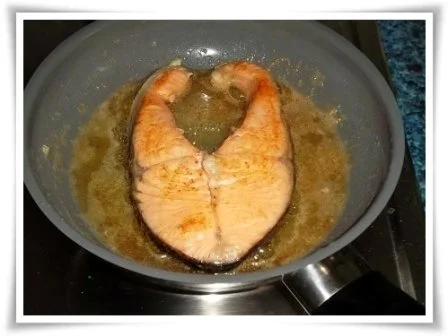 Lachssteaks mit Rosmarinkartoffeln und Paprikagulasch dazu. - Rezept - Bild Nr. 15