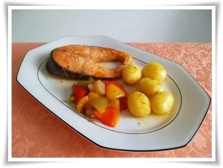 Lachssteaks mit Rosmarinkartoffeln und Paprikagulasch dazu. - Rezept - Bild Nr. 17