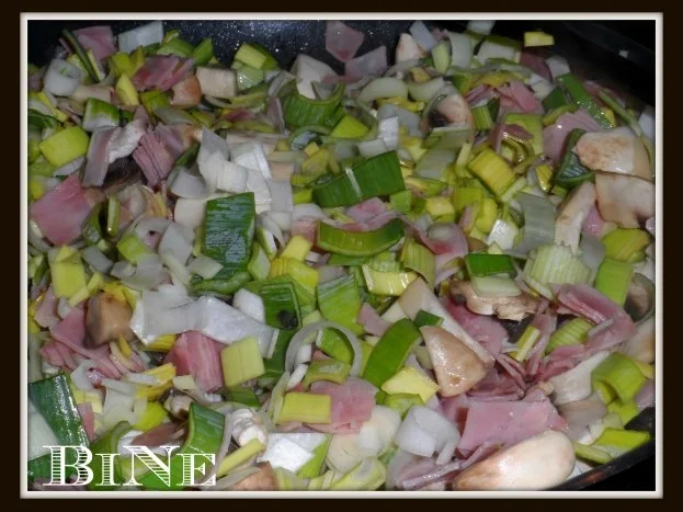 Rezept: BiNe` S TORTELLINI IN KÆSE - SAHNESOSSE Bild Nr. 6 BiNe` S TORTELLINI IN KÆSE - SAHNESOSSE - Rezept - Bild Nr. 6