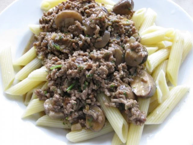 Penne con funghi e erbe Bolognese - Rezept