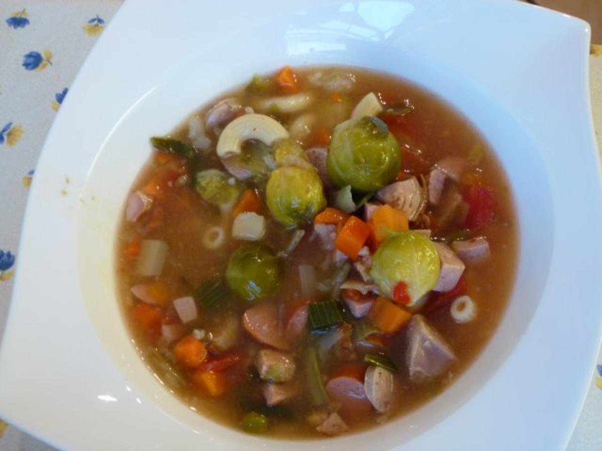 Gemüsesuppe mit Kartoffeln und Würstchen Rezepte - kochbar.de