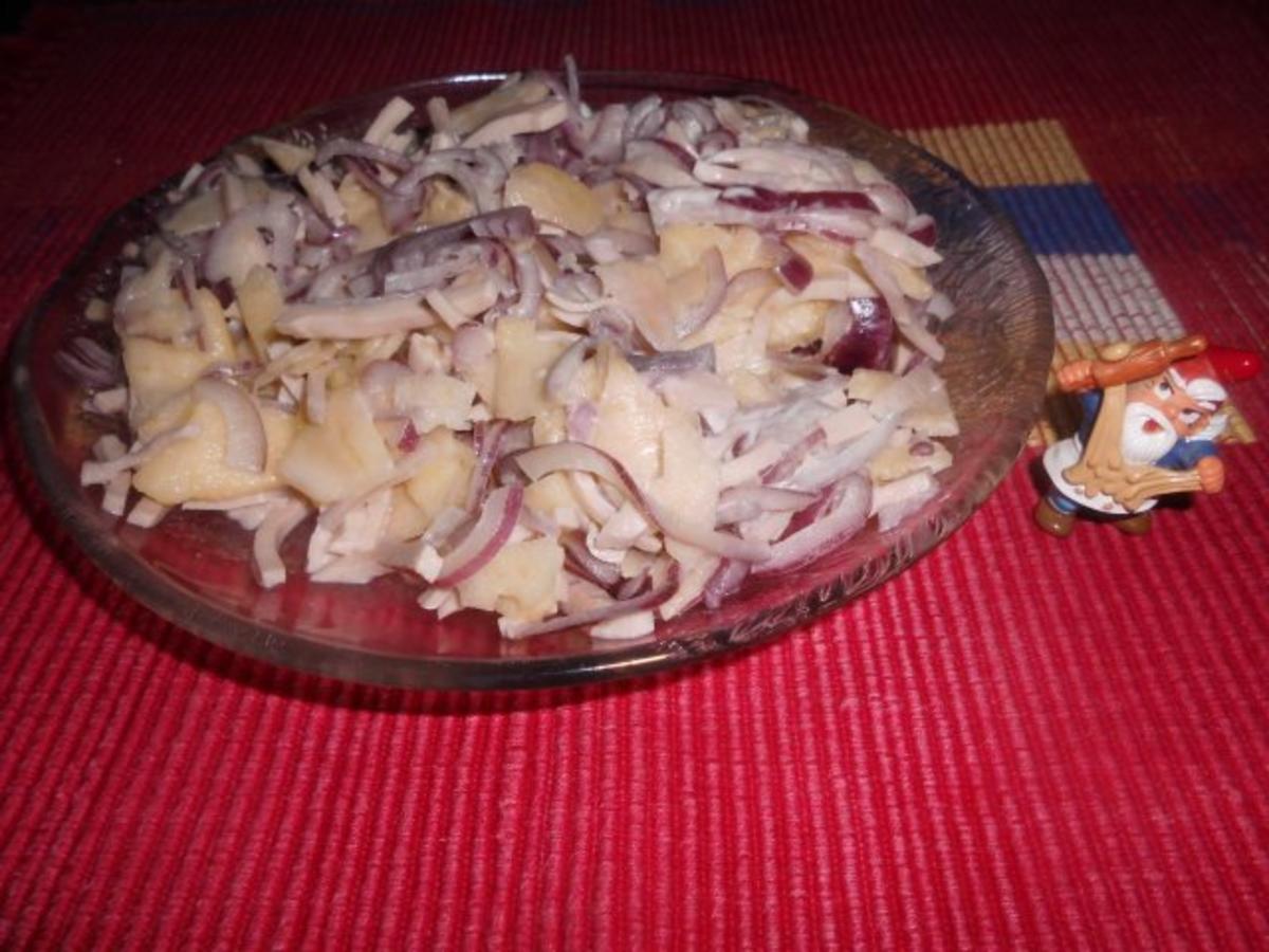 Tante Ernas Rote-Zwiebel-Salat>> - Rezept