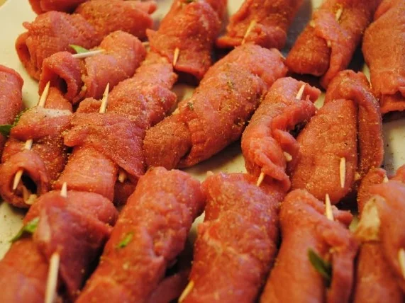 Bärlauch-Involtini / Polentaplätzchen / Kalbsjus / karamellisierte Grillpaprika/ - Rezept - Bild Nr. 4