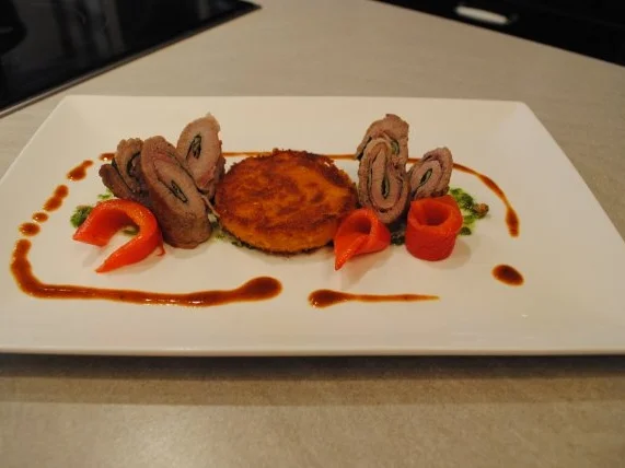 Bärlauch-Involtini / Polentaplätzchen / Kalbsjus / karamellisierte Grillpaprika/ - Rezept - Bild Nr. 15