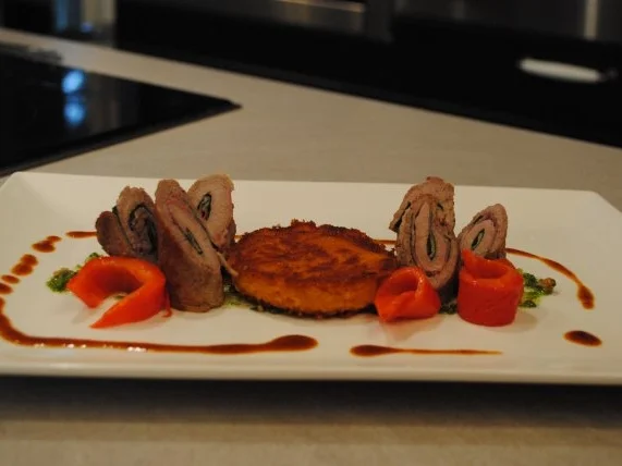 Bärlauch-Involtini / Polentaplätzchen / Kalbsjus / karamellisierte Grillpaprika/ - Rezept - Bild Nr. 16