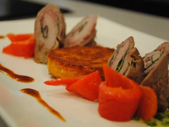 Bärlauch-Involtini / Polentaplätzchen / Kalbsjus / karamellisierte Grillpaprika/ - Rezept - Bild Nr. 18