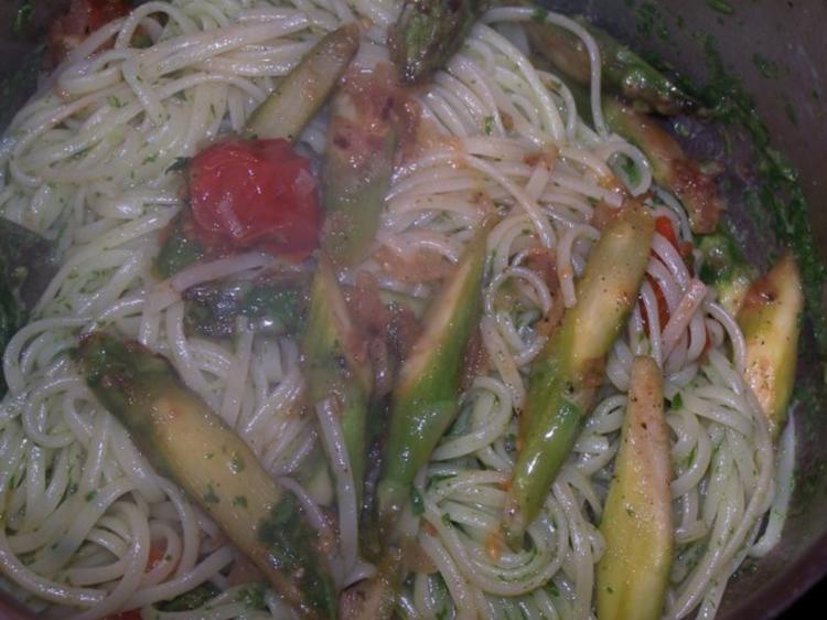 Pasta mit Spargel und Rucola - schnell &amp; einfach - 73 kcal/100g
