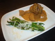 Lammhaxe mit grünen Spargel - Rezept