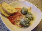 Spinat-Klößchen in Tomatensoße - Rezept