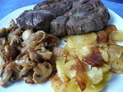 Rezept: Hochrippe mit Schmorkartoffeln Hochrippe mit Schmorkartoffeln - Rezept