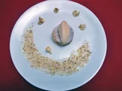 Apfelcrème mit Brioche-Chips, Salz-Karamell-Eis und Popcorn - Rezept