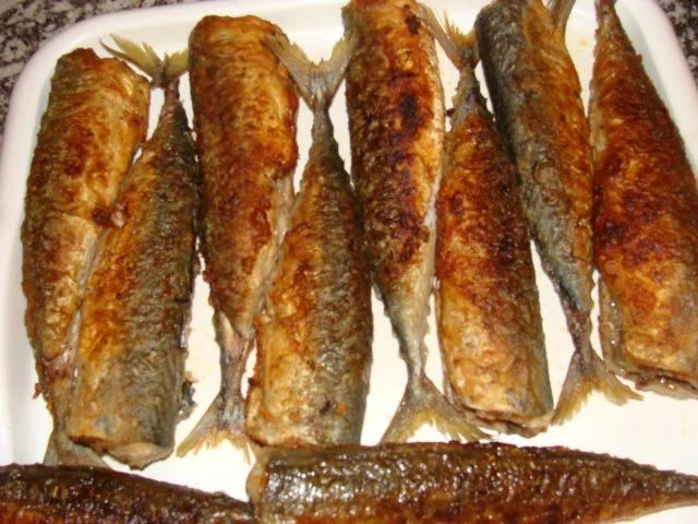 Rezept: Fisch : Süß-sauer eingelegte Bratsardinen ersatzw. Heringe vom allerfeinsten. Bild Nr. 3 Fisch : Süß-sauer eingelegte Bratsardinen ersatzw. Heringe vom allerfeinsten. - Rezept - Bild Nr. 3