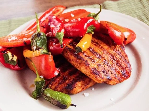 Grillsteak von der Pute mit gegrillter Paprika und Chilis (D10WP) - Rezept - Bild Nr. 2