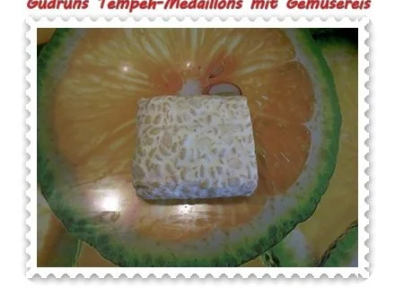 Vegetarisch: Tempeh-Medaillons mit Gemüsereis - Rezept - Bild Nr. 2