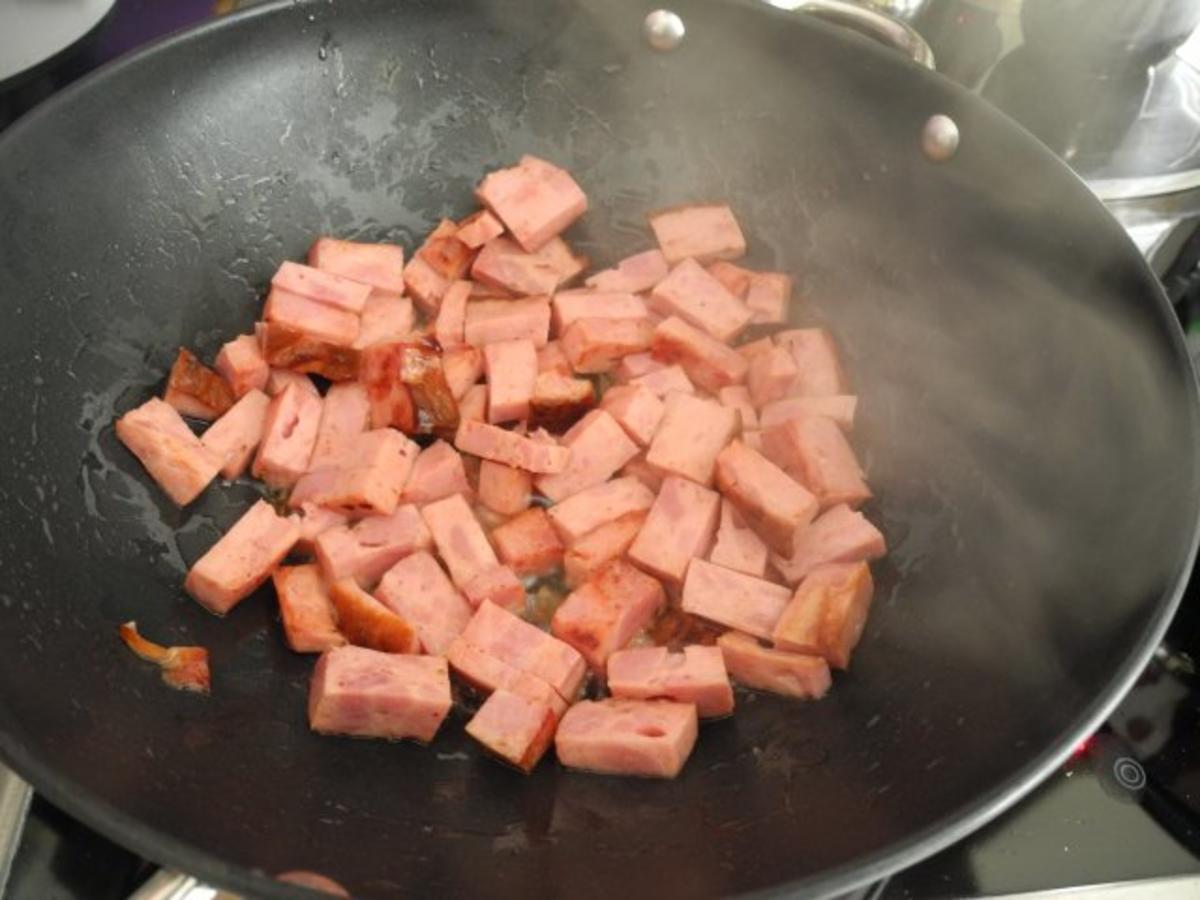 Unter 30 Minuten : Makkaroni Wurst Pfanne mit Möhren Zucchini Salat ...