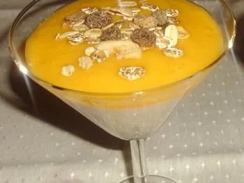 Joghurt mit Pfirsichhaube - Rezept