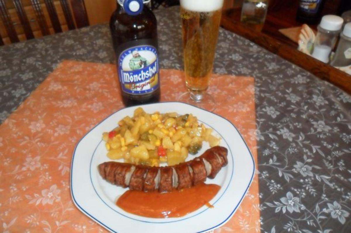 prost süßer kartoffelsalat bratwurst scharfe soße deftig und