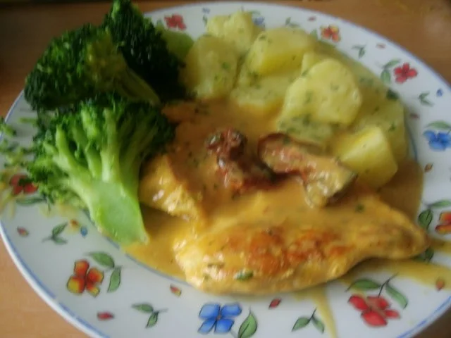 Hähnchen in Senf- Sahne-Soße mit Broccoli - Rezept