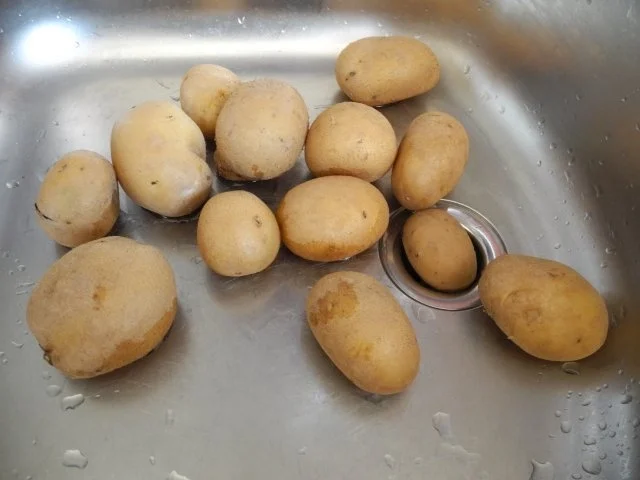 Salat : Schnellen warmen Kartoffelsalat - Rezept - Bild Nr. 3