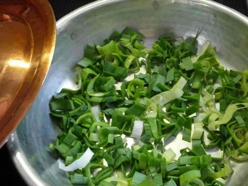 Unter 30 Minuten : Kartoffel - Porree - Pfanne mit getrockneten Tomaten und Chilli - Rezept - Bild Nr. 3
