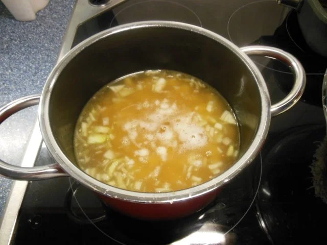 Rezept: Suppe : Parmesanschaumsüppchen Bild Nr. 2 Suppe : Parmesanschaumsüppchen - Rezept - Bild Nr. 2