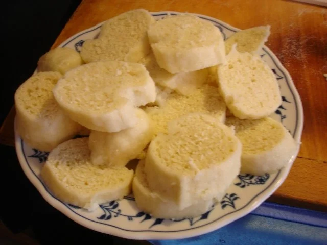 Sauerbraten mit tschechischen Knödeln und Sauerrahmsauce - Rezept - Bild Nr. 10