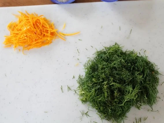 Gebeizter- Lachs mit Honig-Senf-Soße - Rezept