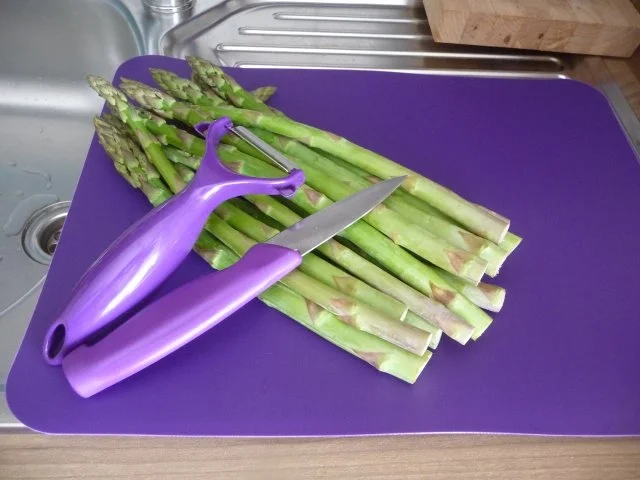 Rezept: Salat : Grüner Spargel mit Joghurt - Senf - Soße Salat : Grüner Spargel mit Joghurt - Senf - Soße - Rezept