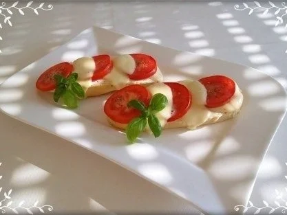 Tomate-Mozzarella Baguettes überbacken - Rezept - Bild Nr. 2