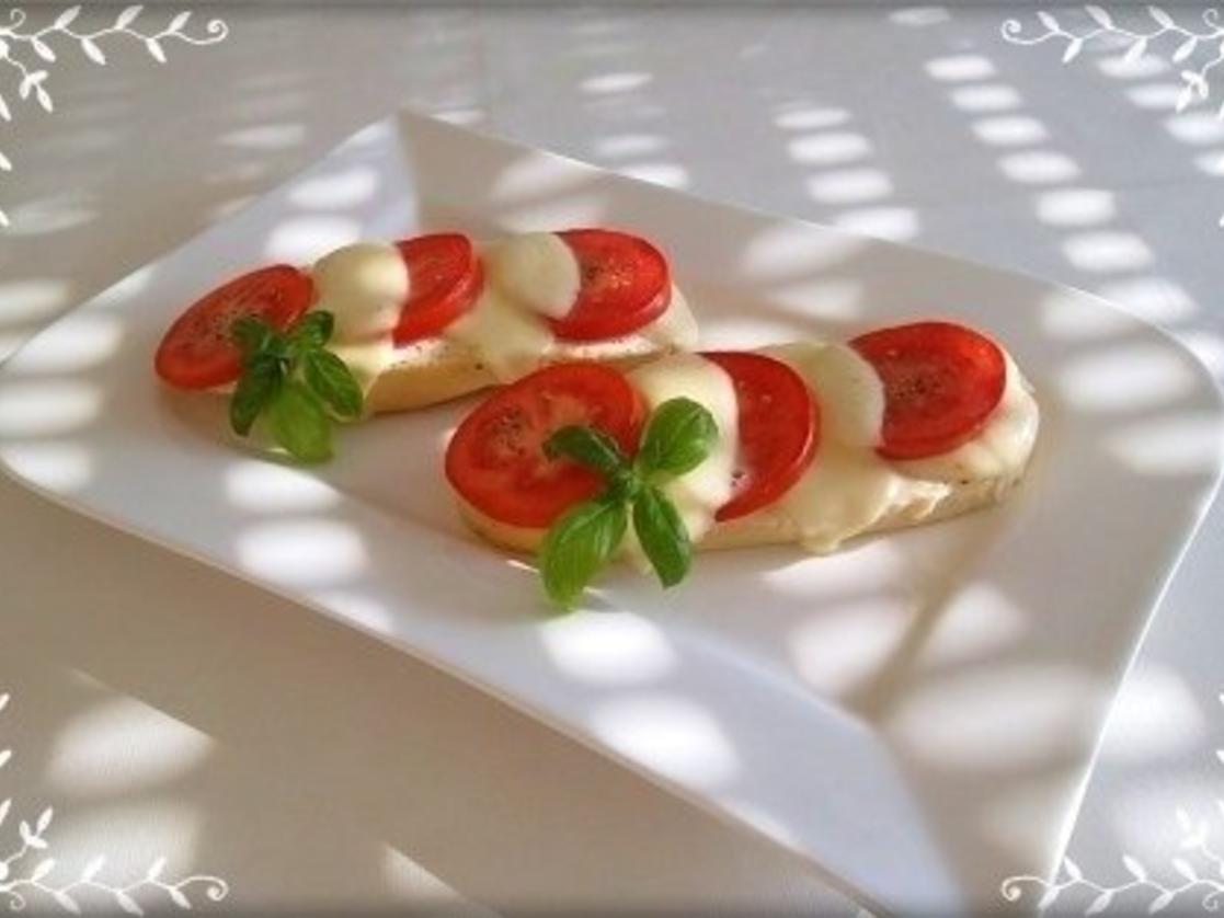 Tomate-Mozzarella Baguettes überbacken - Rezept - kochbar.de