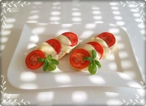 Tomate-Mozzarella Baguettes überbacken - Rezept - kochbar.de