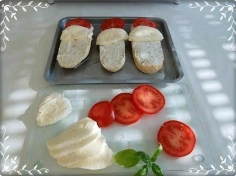 Tomate-Mozzarella Baguettes überbacken - Rezept - kochbar.de