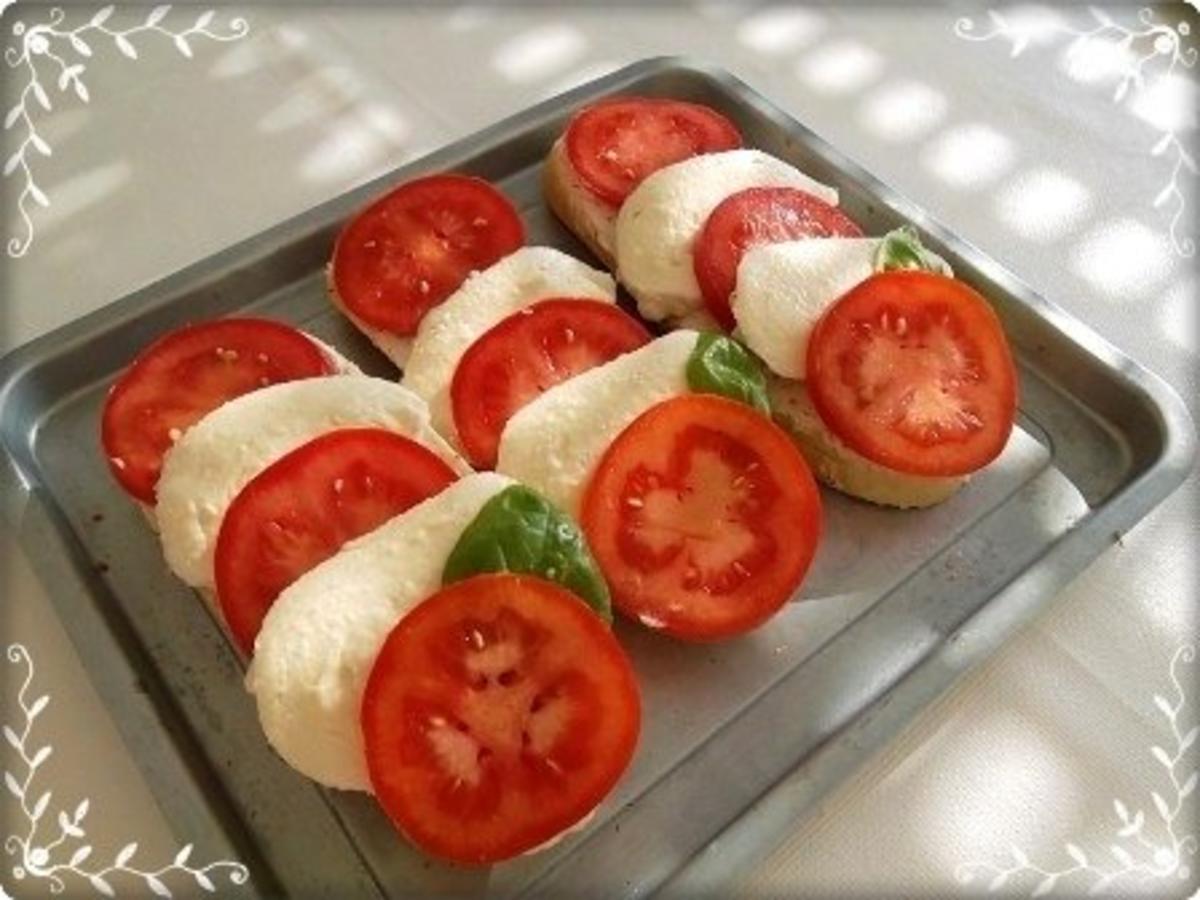 Tomate-Mozzarella Baguettes überbacken - Rezept - kochbar.de