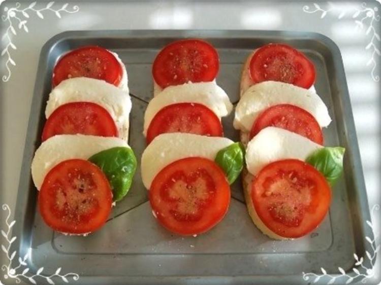 Tomate-Mozzarella Baguettes überbacken - Rezept - kochbar.de