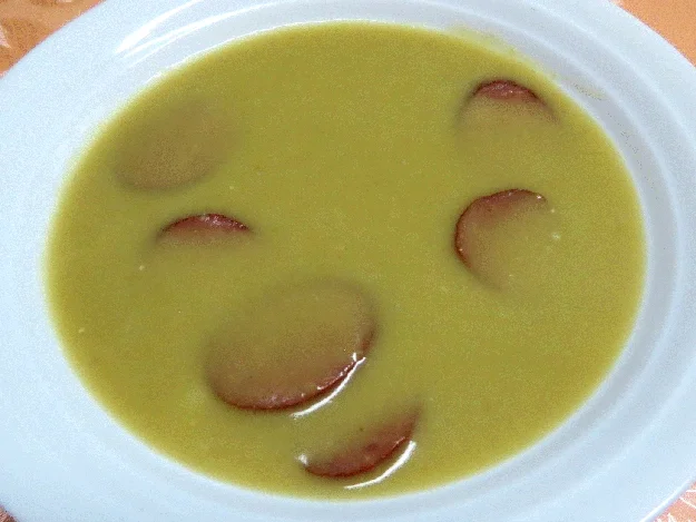 Sisserl's - *Erbsensuppe mit Kabanossi oder Wiener* - Rezept