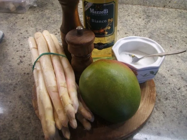 Rezept: Salate: Spargelsalat mit frischer Mango Bild Nr. 2 Salate: Spargelsalat mit frischer Mango - Rezept - Bild Nr. 2