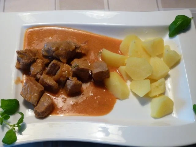 Knoblauchgulasch vom Schwein - Rezept - Bild Nr. 2