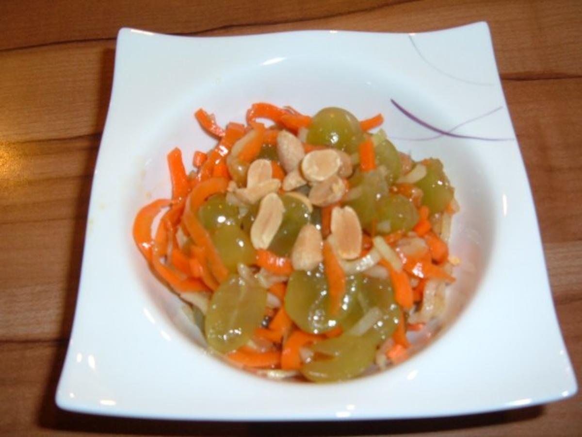 Salate : Möhren - Kohlrabi - Trauben - Rezept - Bild Nr. 2