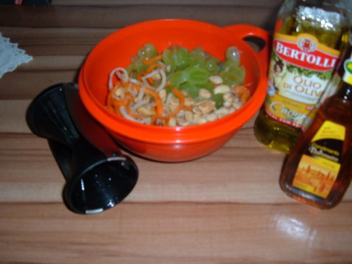 Salate : Möhren - Kohlrabi - Trauben - Rezept - Bild Nr. 3